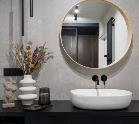 Stylish,Decorations,,Big,Round,Mirror,Over,Oval,,White,Washbasin,In