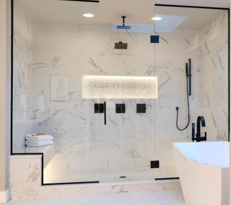 Luxury,Bathroom,Interior,With,Tub,,Shower,Shelve,And,Walk,In